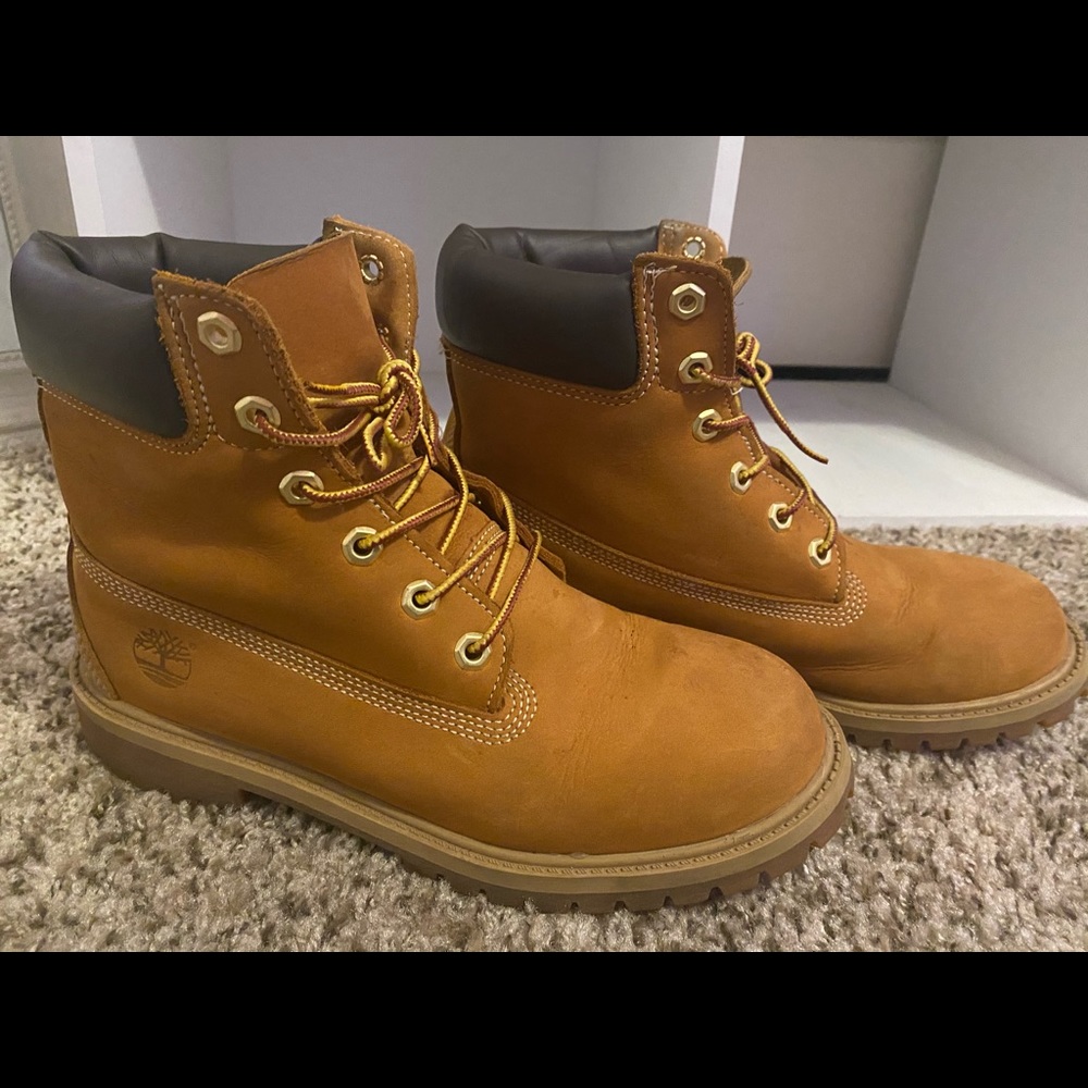 Classic Buckwheat Timberland Boots size 8Women